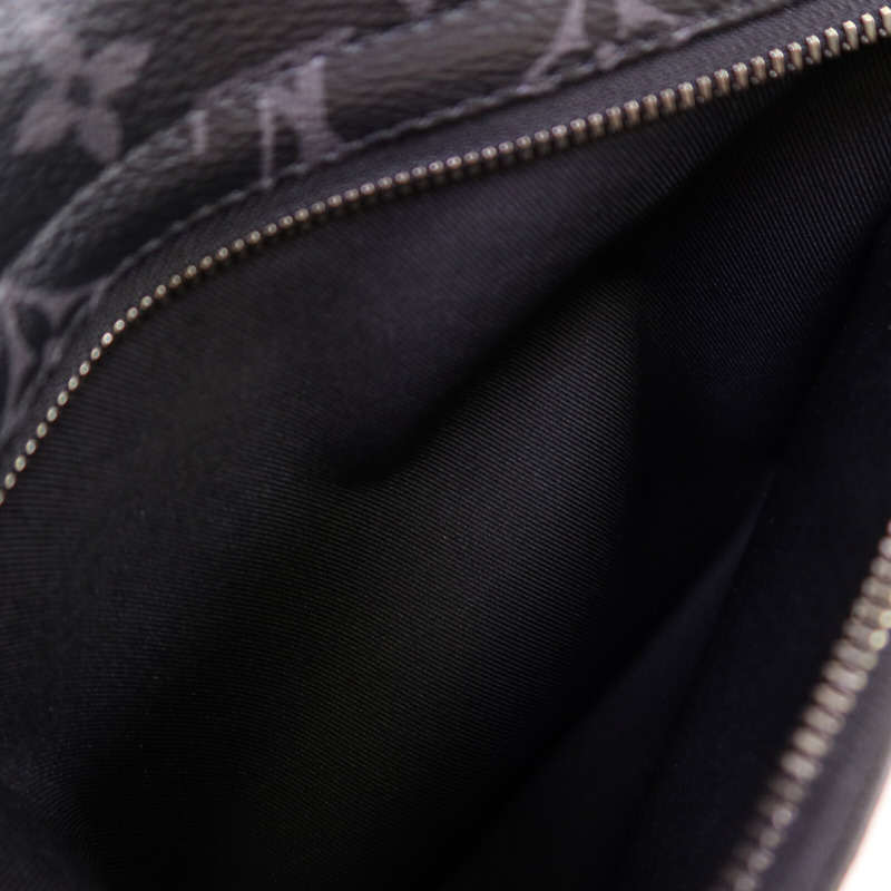 LOUIS VUITTON Monogram Eclipse District PM肩背袋-15