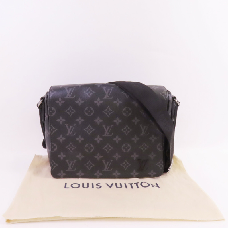 LOUIS VUITTON Monogram Eclipse District PM肩背袋-16