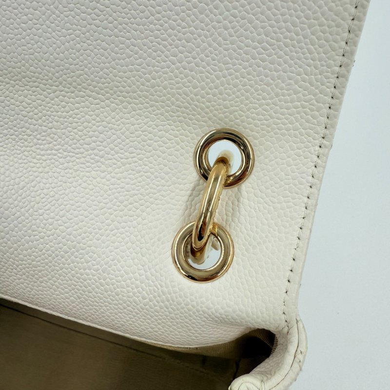 CHANEL - 白色牛皮淡金釦鏈條口蓋包-17
