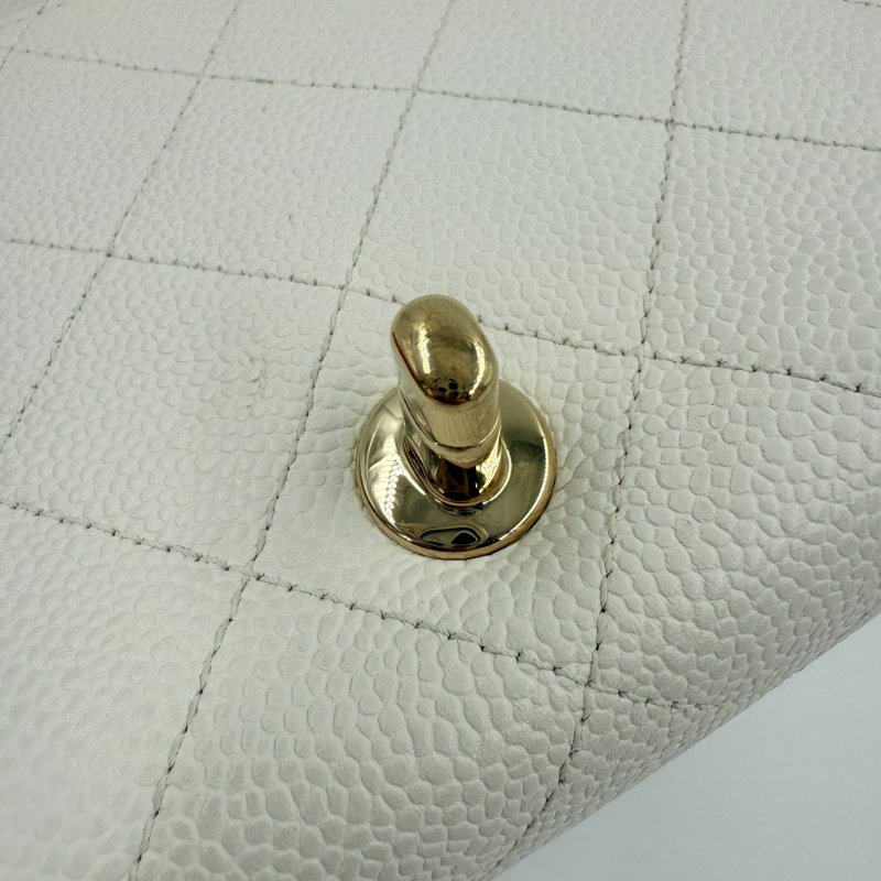CHANEL - 白色牛皮淡金釦鏈條口蓋包-18