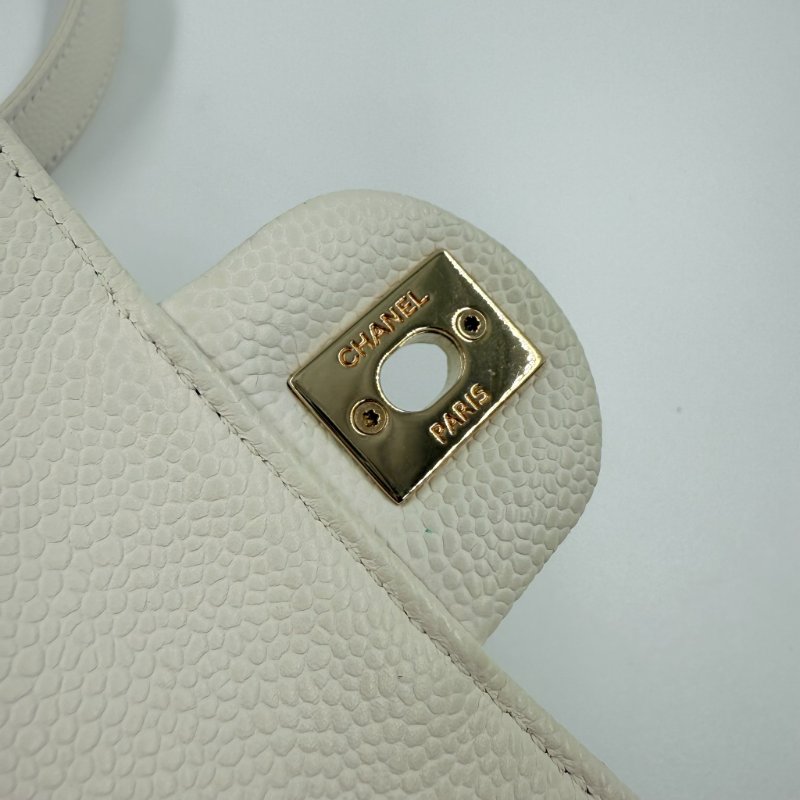 CHANEL - 白色牛皮淡金釦鏈條口蓋包-19