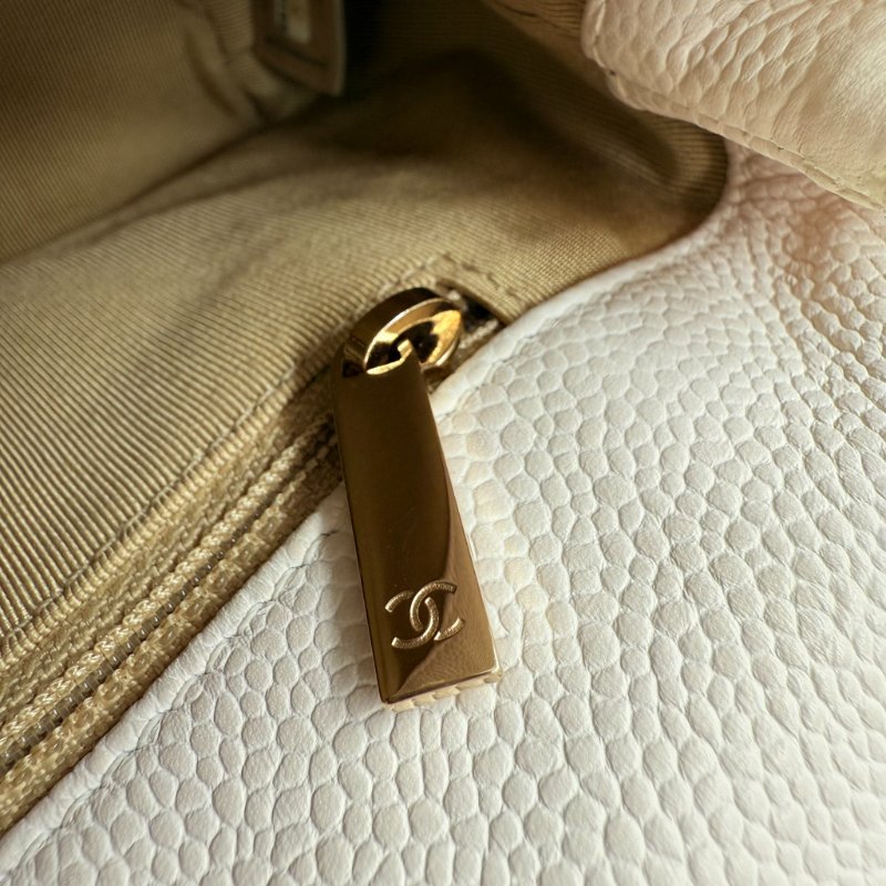 CHANEL - 白色牛皮淡金釦鏈條口蓋包-20