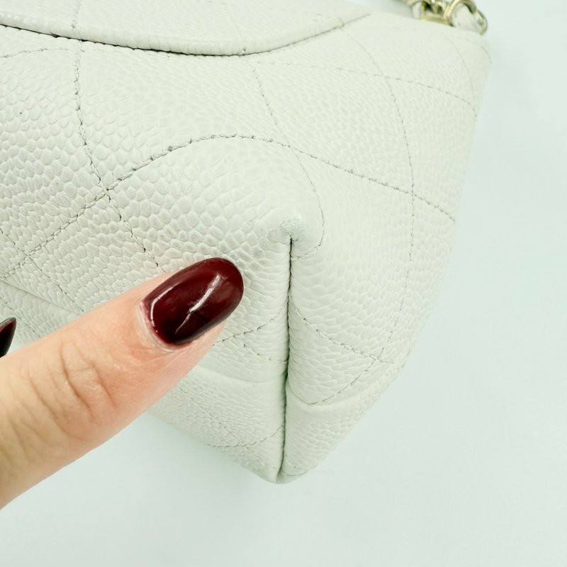 CHANEL - 白色牛皮淡金釦鏈條口蓋包-23