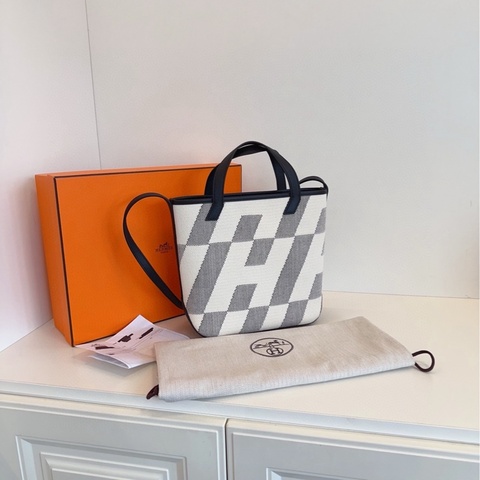 【全新未使用🆕🎁】Hermes Cabas H En Biais27 熊貓🐼黑白色 小號 small 手提單肩包