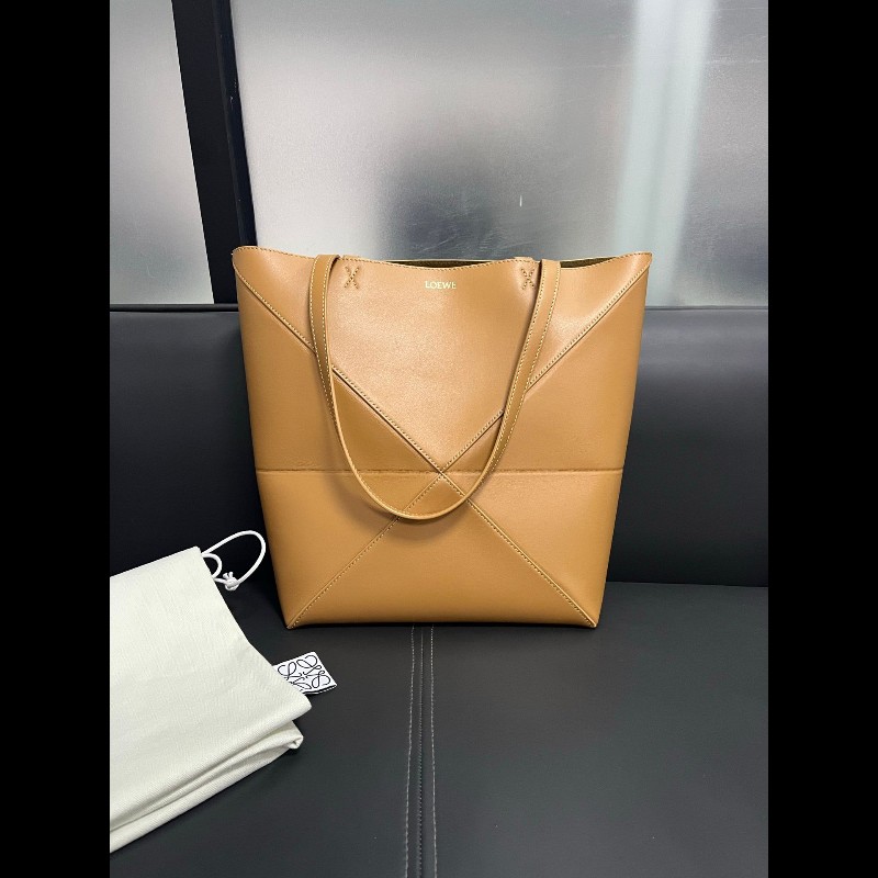 Loewe folded tote
焦糖色折叠tote 中號-0