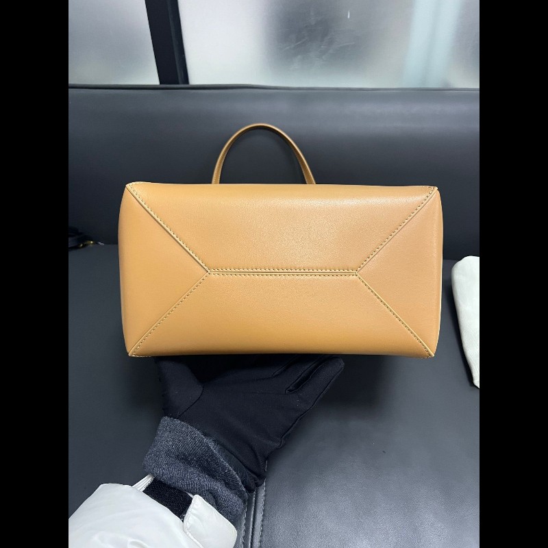 Loewe folded tote
焦糖色折叠tote 中號-4