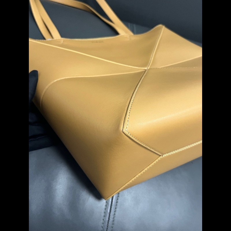 Loewe folded tote
焦糖色折叠tote 中號-8