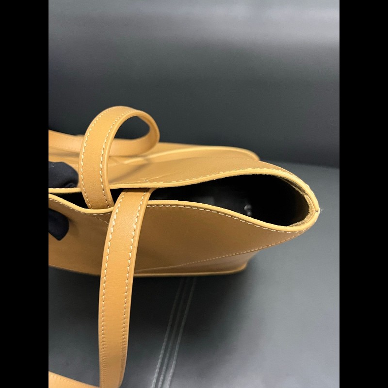 Loewe folded tote
焦糖色折叠tote 中號-11
