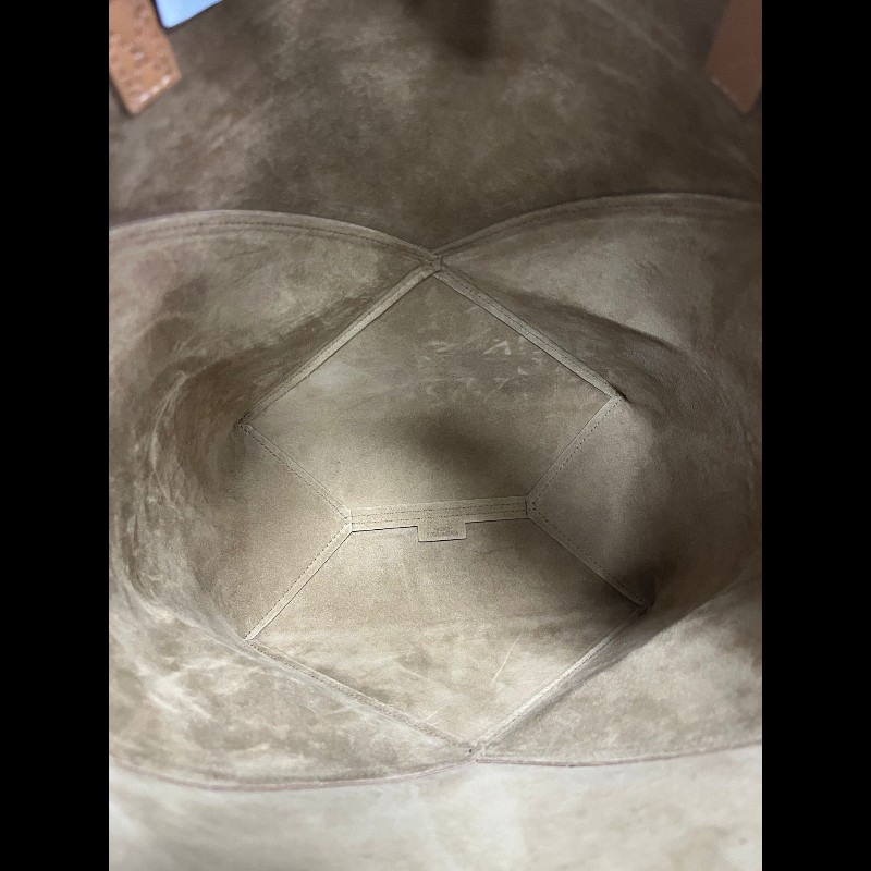 Loewe folded tote
焦糖色折叠tote 中號-13