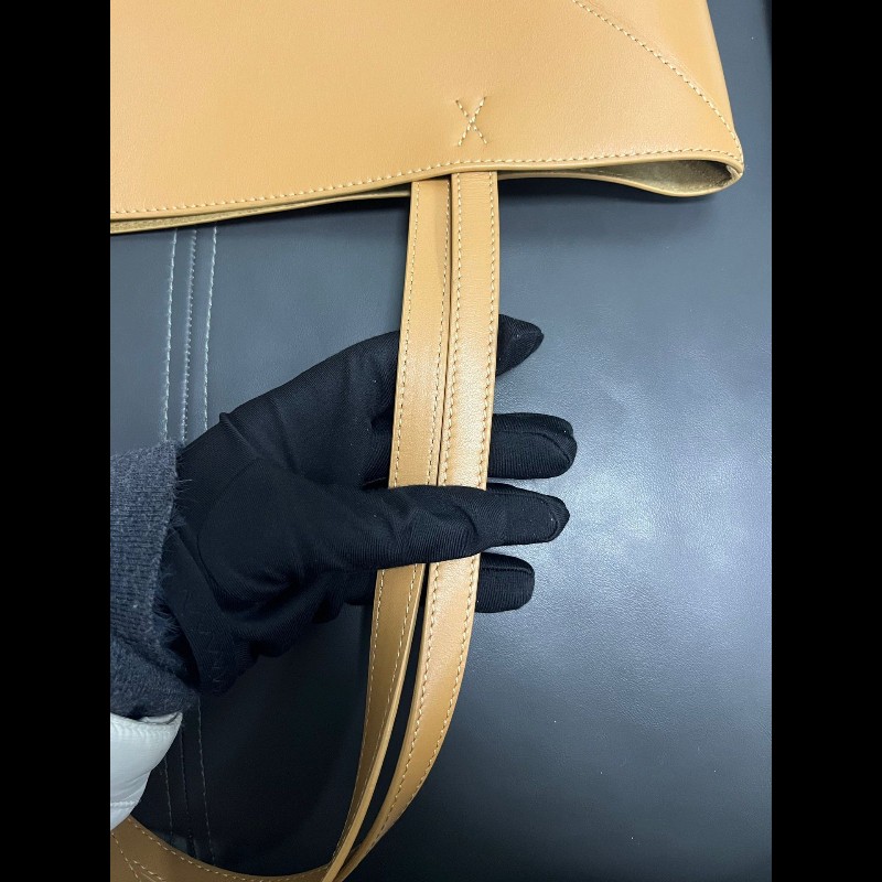 Loewe folded tote
焦糖色折叠tote 中號-14