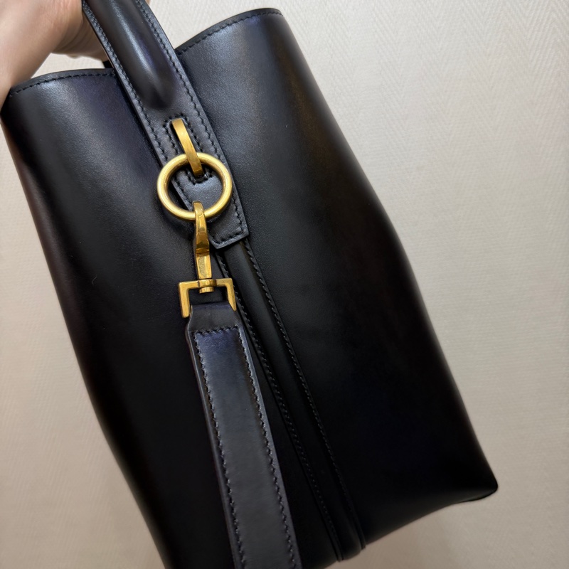 YSL 黑滑面牛皮霧金釦LE 37手提肩背水桶包-4