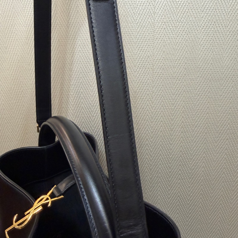 YSL 黑滑面牛皮霧金釦LE 37手提肩背水桶包-14