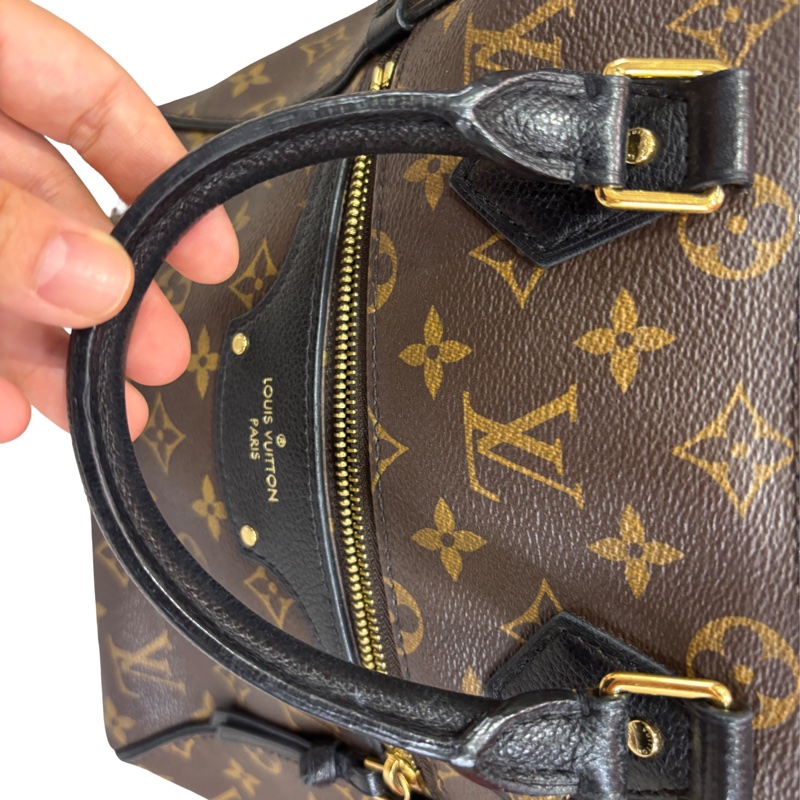 可手提可肩背、斜背 LV 包-2