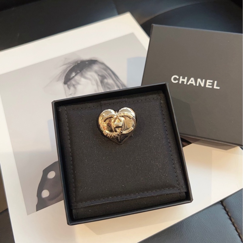 【閒置帶盒🆕】Chanel 金色雙C書包扣立體愛心胸針-0