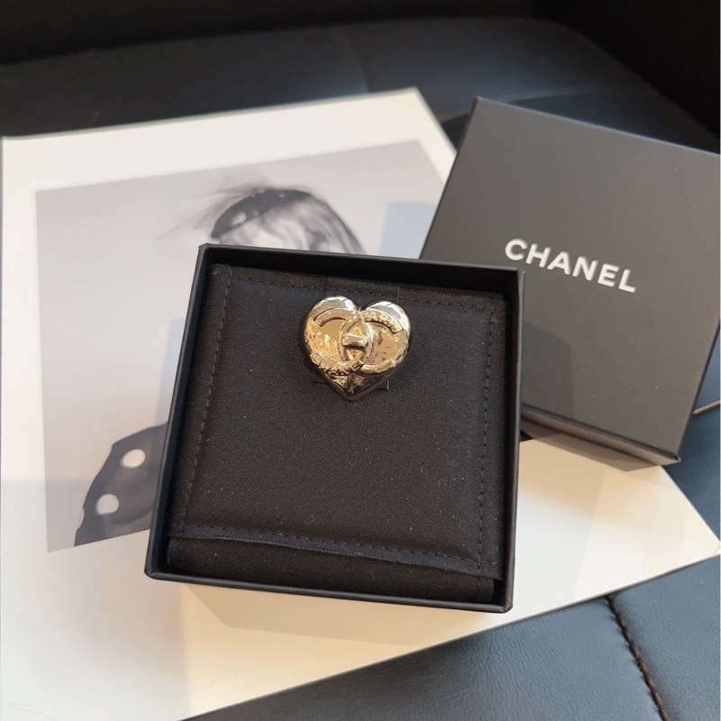 【閒置帶盒🆕】Chanel 金色雙C書包扣立體愛心胸針-1
