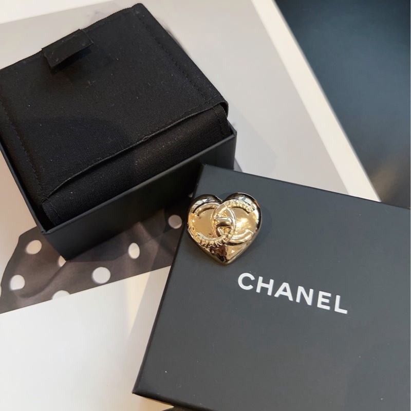【閒置帶盒🆕】Chanel 金色雙C書包扣立體愛心胸針-2