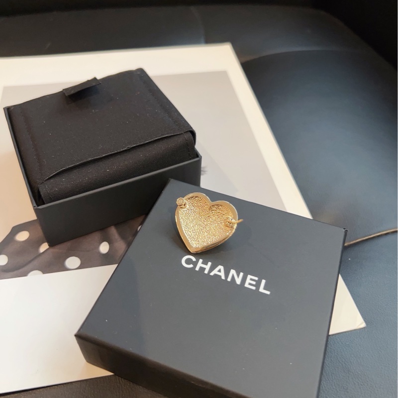 【閒置帶盒🆕】Chanel 金色雙C書包扣立體愛心胸針-5