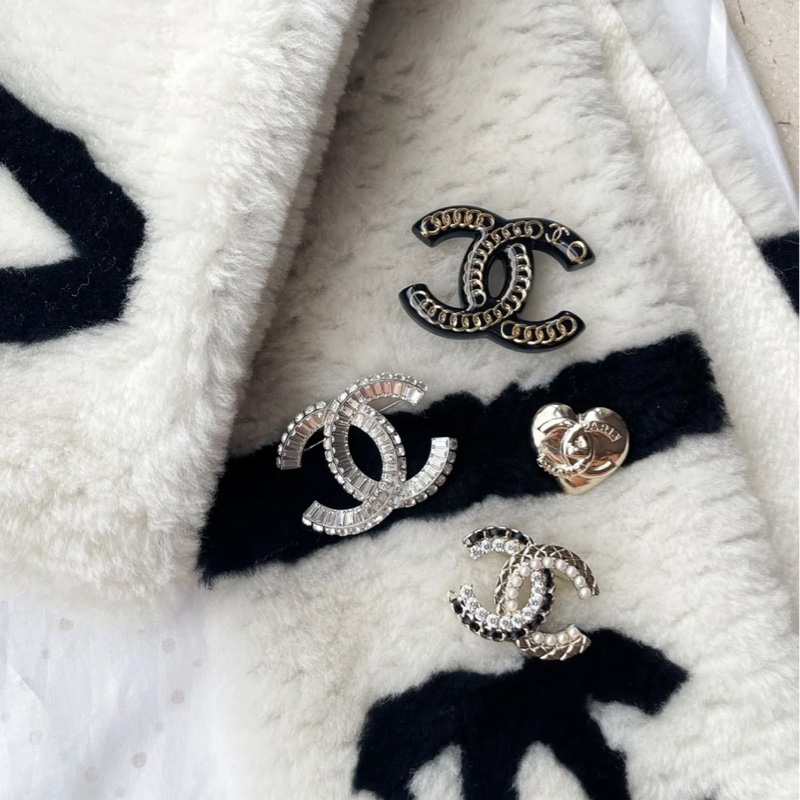 【閒置帶盒🆕】Chanel 金色雙C書包扣立體愛心胸針-6