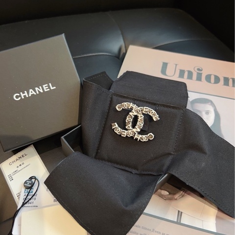 【閒置帶盒🆕】Chanel 黑白logo字母浮雕熔岩雙C胸針