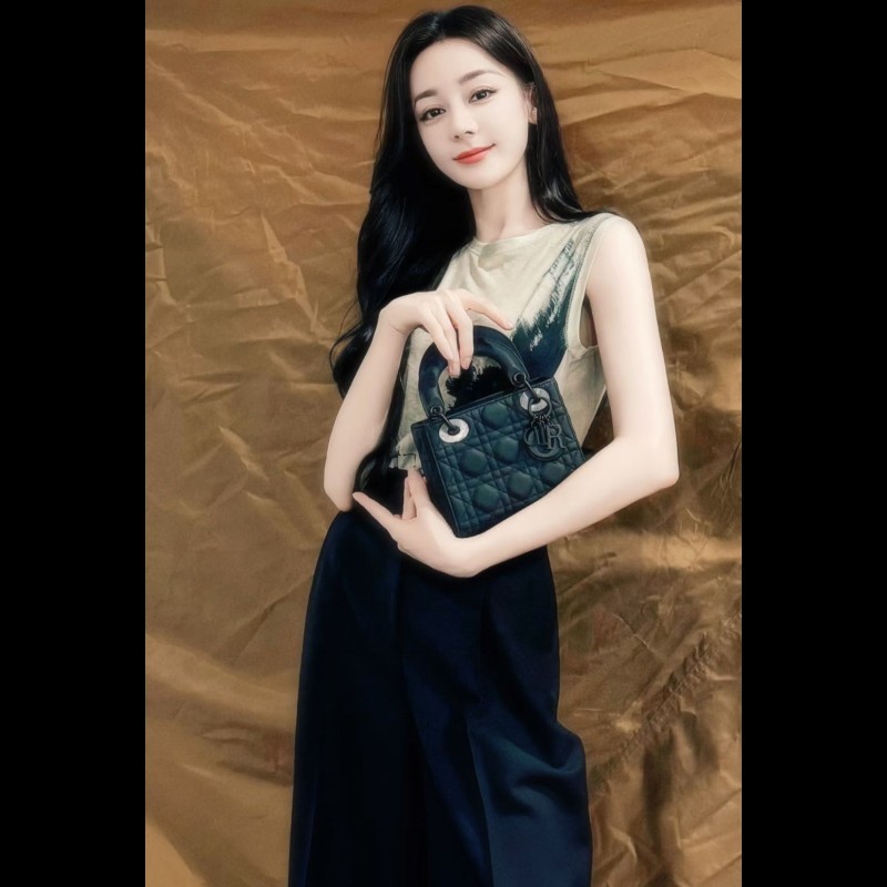 Dior so black lady Dior
三格戴妃包磨砂黑-5