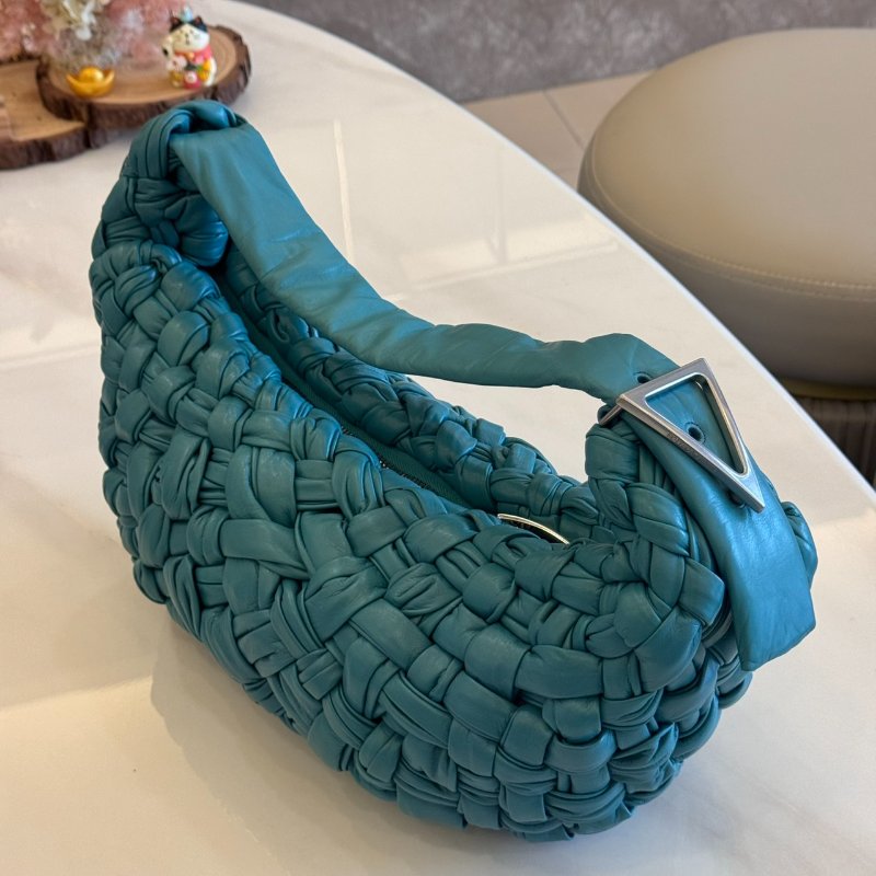 *SHIHNA名牌精品* Bottega Veneta Banana編織肩背包-1