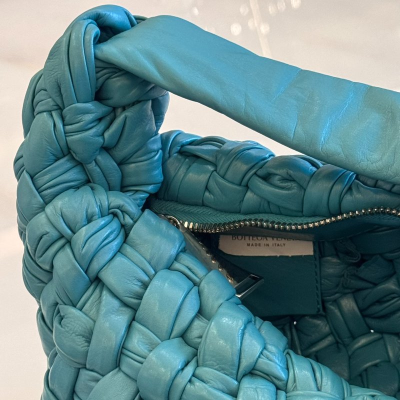 *SHIHNA名牌精品* Bottega Veneta Banana編織肩背包-4