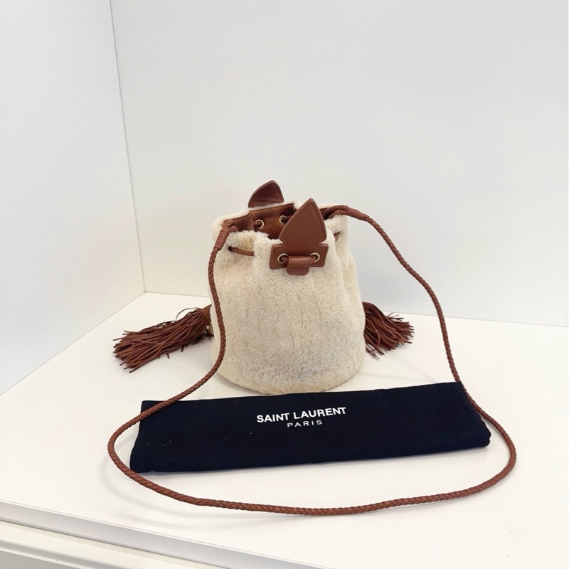 【99新🆕】Ysl  稀有泰迪熊🧸米色金扣 羊毛流蘇抽繩水桶 斜挎包 小號 small斜挎包-1