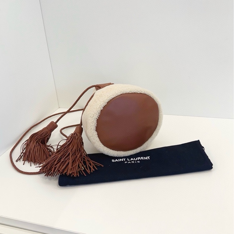【99新🆕】Ysl  稀有泰迪熊🧸米色金扣 羊毛流蘇抽繩水桶 斜挎包 小號 small斜挎包-5
