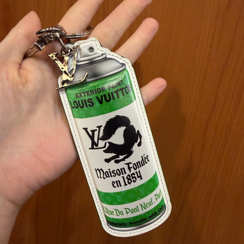 LV 白綠噴漆瓶拼原花Paint illustre吊飾鑰匙扣MP3384-0