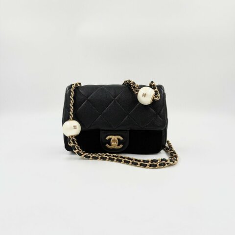 CHANEL - 黑色羊皮金釦24S雙珍珠方胖子