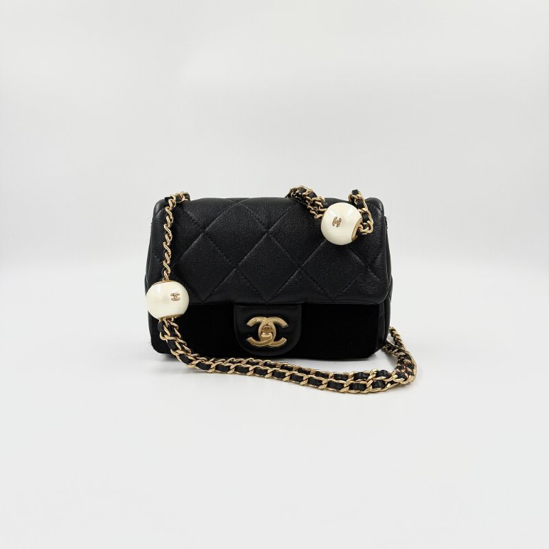 CHANEL - 黑色羊皮金釦24S雙珍珠方胖子-0