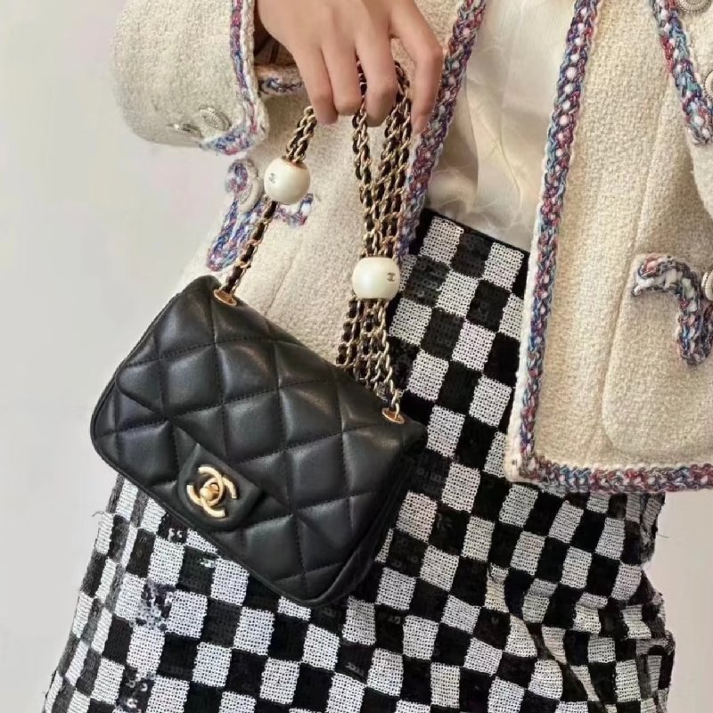 CHANEL - 黑色羊皮金釦24S雙珍珠方胖子-8