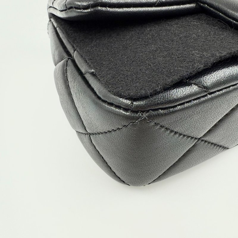 CHANEL - 黑色羊皮金釦24S雙珍珠方胖子-9