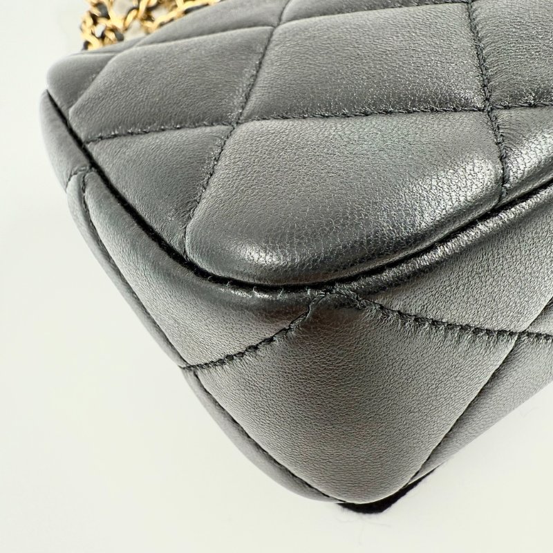 CHANEL - 黑色羊皮金釦24S雙珍珠方胖子-11