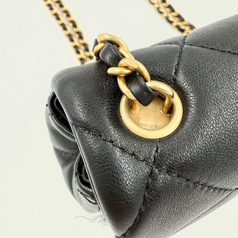 CHANEL - 黑色羊皮金釦24S雙珍珠方胖子-15