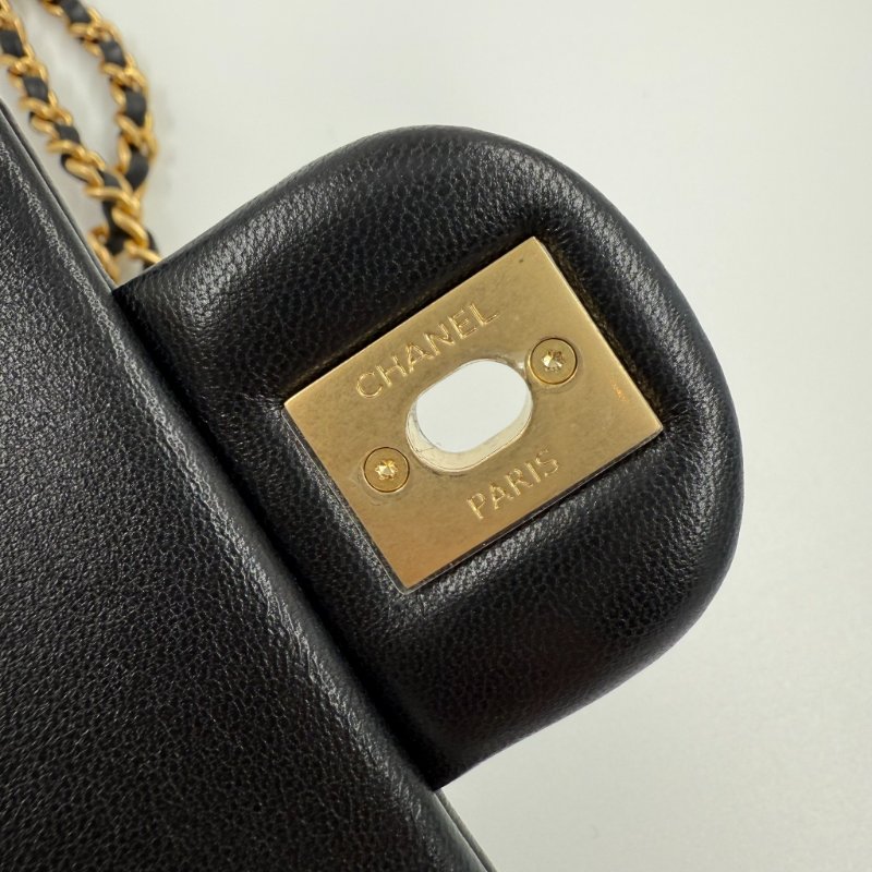 CHANEL - 黑色羊皮金釦24S雙珍珠方胖子-17