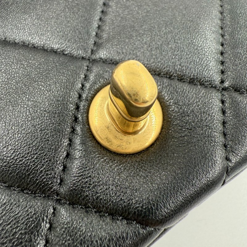 CHANEL - 黑色羊皮金釦24S雙珍珠方胖子-20