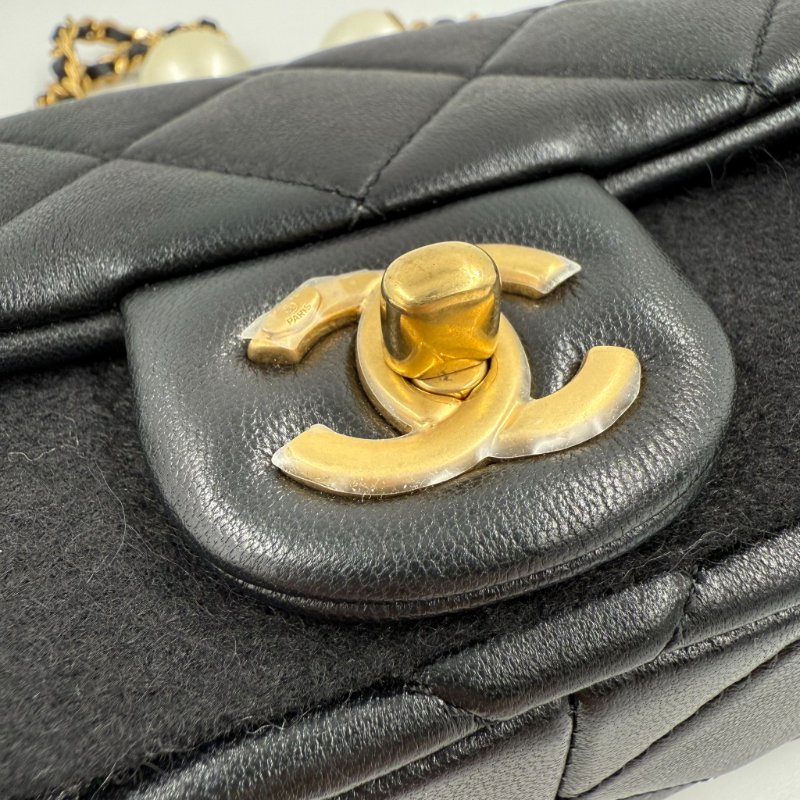 CHANEL - 黑色羊皮金釦24S雙珍珠方胖子-22