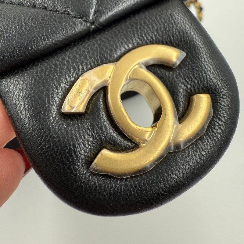 CHANEL - 黑色羊皮金釦24S雙珍珠方胖子-23
