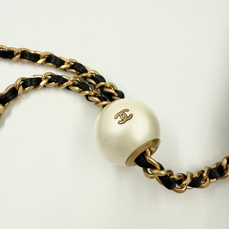 CHANEL - 黑色羊皮金釦24S雙珍珠方胖子-24