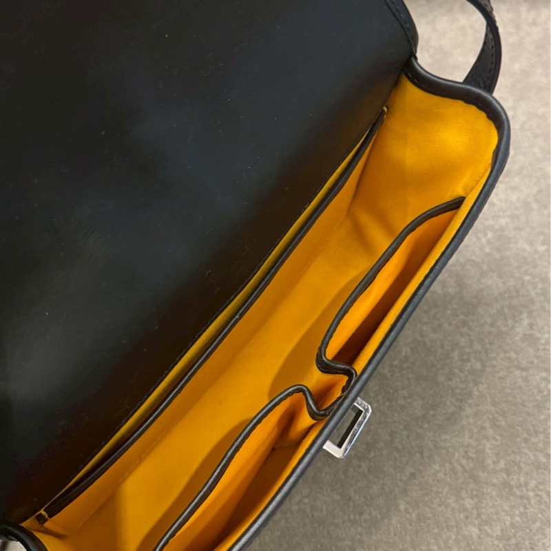 GOYARD黑色郵差包-4