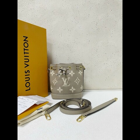 LV  nano noe
大象灰老花抽繩小水桶