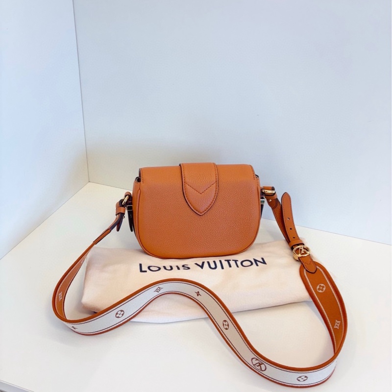 【99新🆕】LV 金棕色金扣Pont 9粒面小牛皮馬鞍包 芯片款 滿logo雙面寬肩帶 單肩包 斜挎包-2
