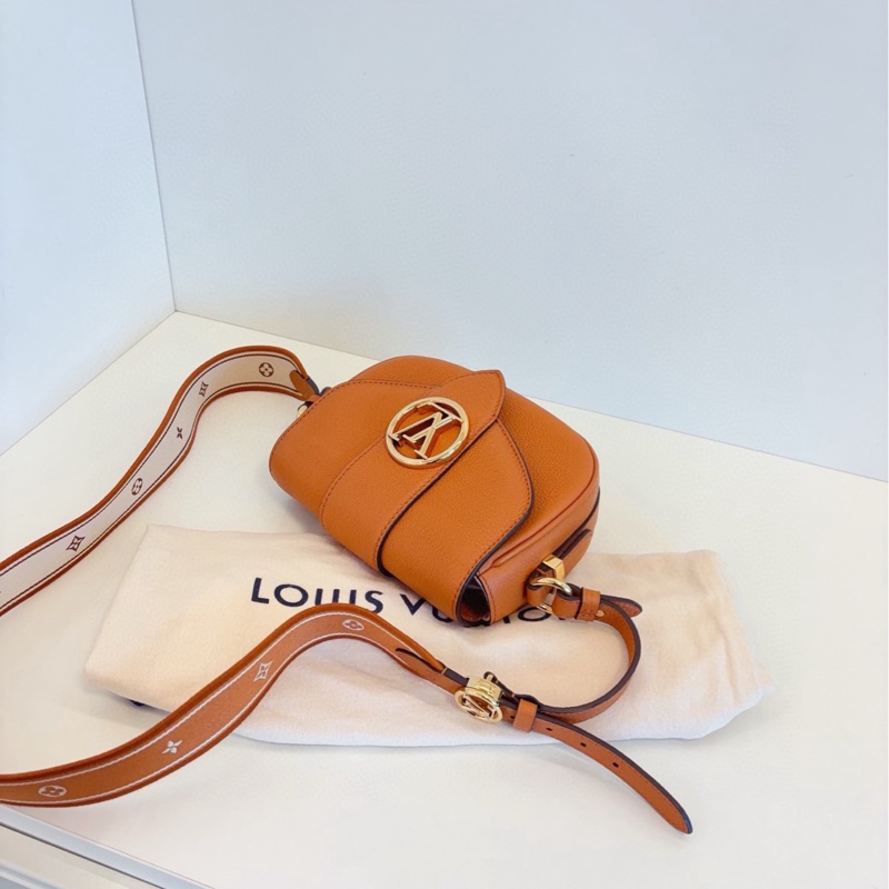 【99新🆕】LV 金棕色金扣Pont 9粒面小牛皮馬鞍包 芯片款 滿logo雙面寬肩帶 單肩包 斜挎包-5