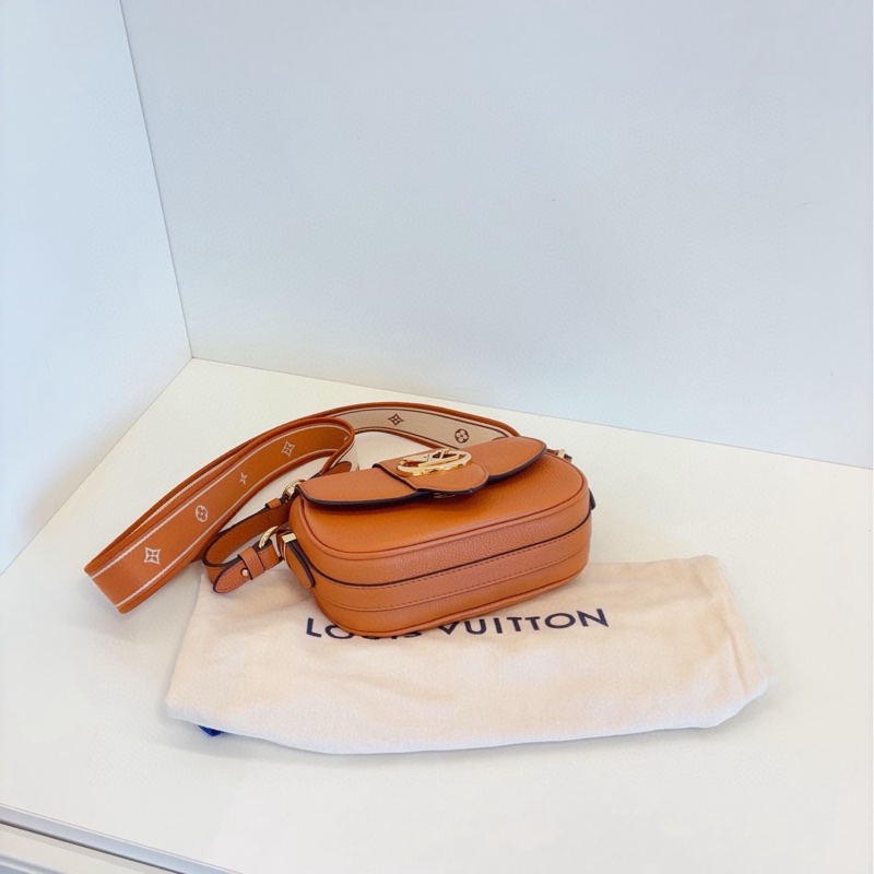 【99新🆕】LV 金棕色金扣Pont 9粒面小牛皮馬鞍包 芯片款 滿logo雙面寬肩帶 單肩包 斜挎包-6