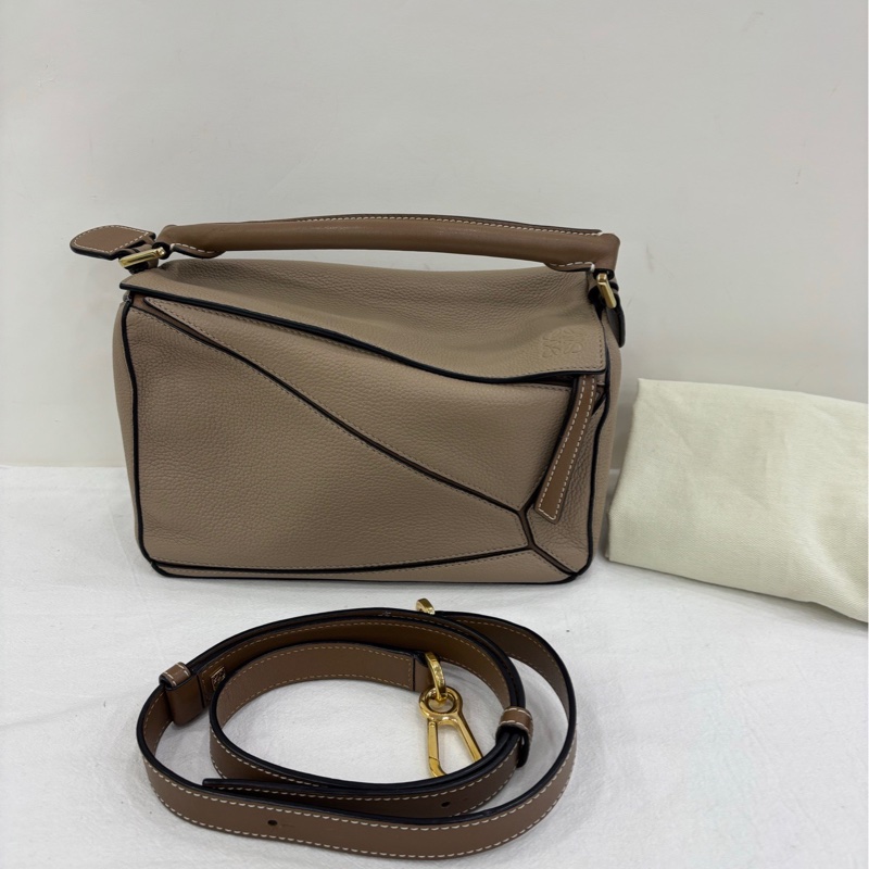 LOEWE羅意威 puzzle小號 沙色 尺寸24*15*10cm 容量大 輕便好搭-0