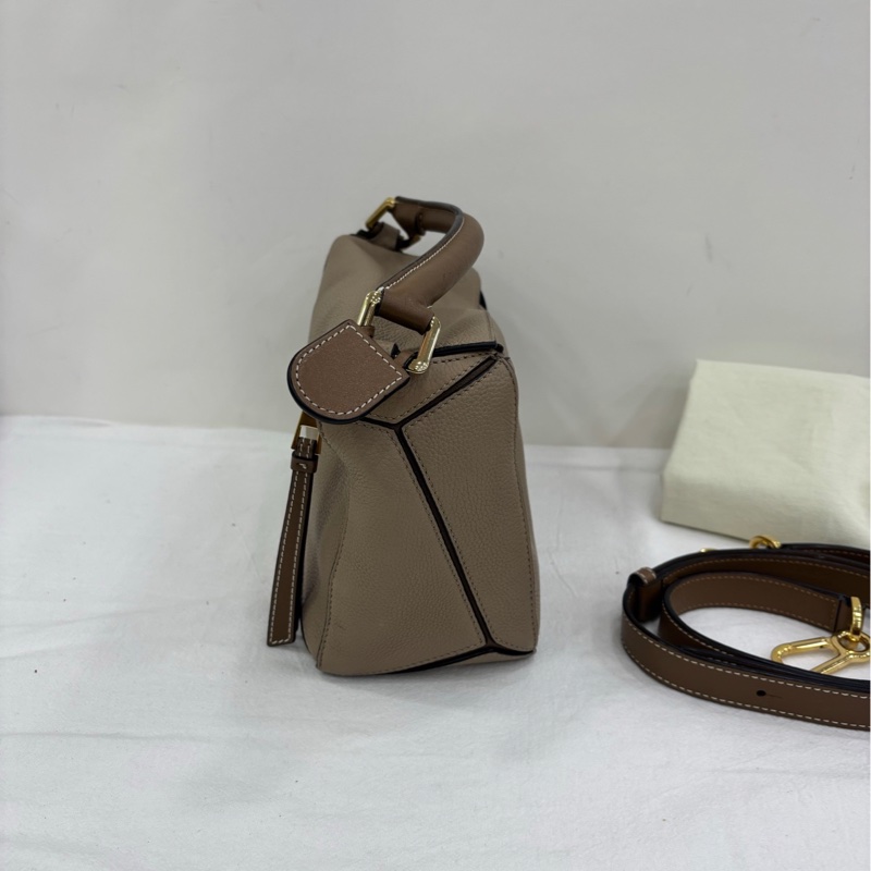 LOEWE羅意威 puzzle小號 沙色 尺寸24*15*10cm 容量大 輕便好搭-2