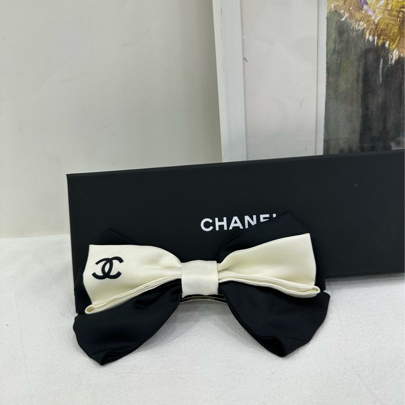 Chanel香奈兒23B黑白拼色蝴蝶髮夾,經典雙C logo點綴,做工精緻,黑白配色高級大氣,很韓系 有購證-1