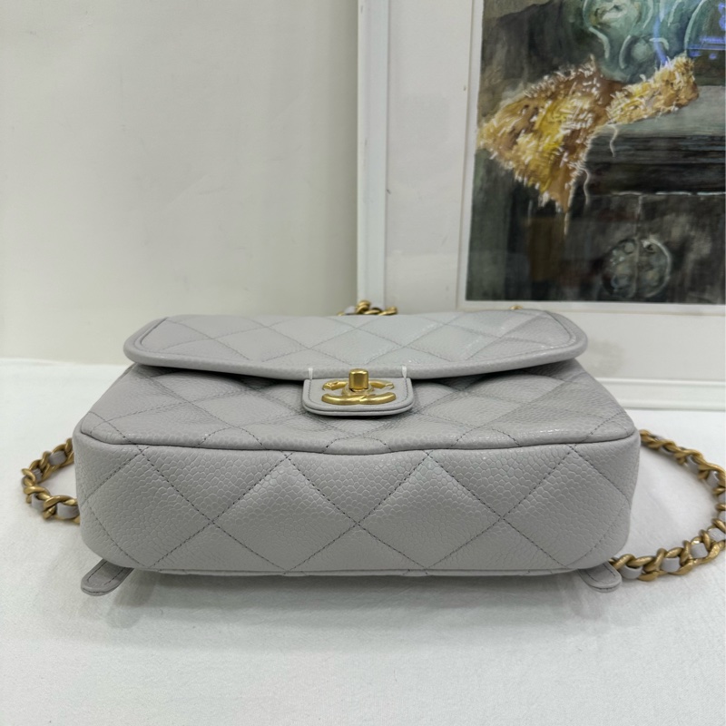 Chanel 香奈兒 25A灰色荔枝皮雙肩包 韓國限定 金扣 奶白色超奶呼 可手提可雙肩 金色鏈條+手柄 經典菱格紋 尺寸：24*18*6-5