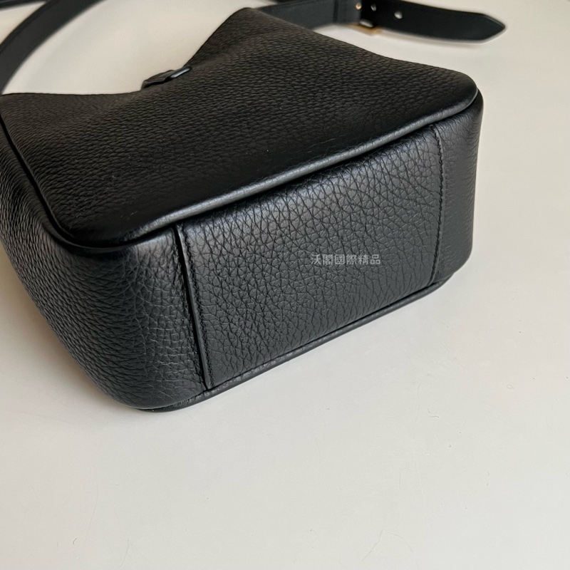 YSL mini hobo 迷你 腋下包/手提包 柔軟粒面皮革BABY手袋 (黑金配色)-12